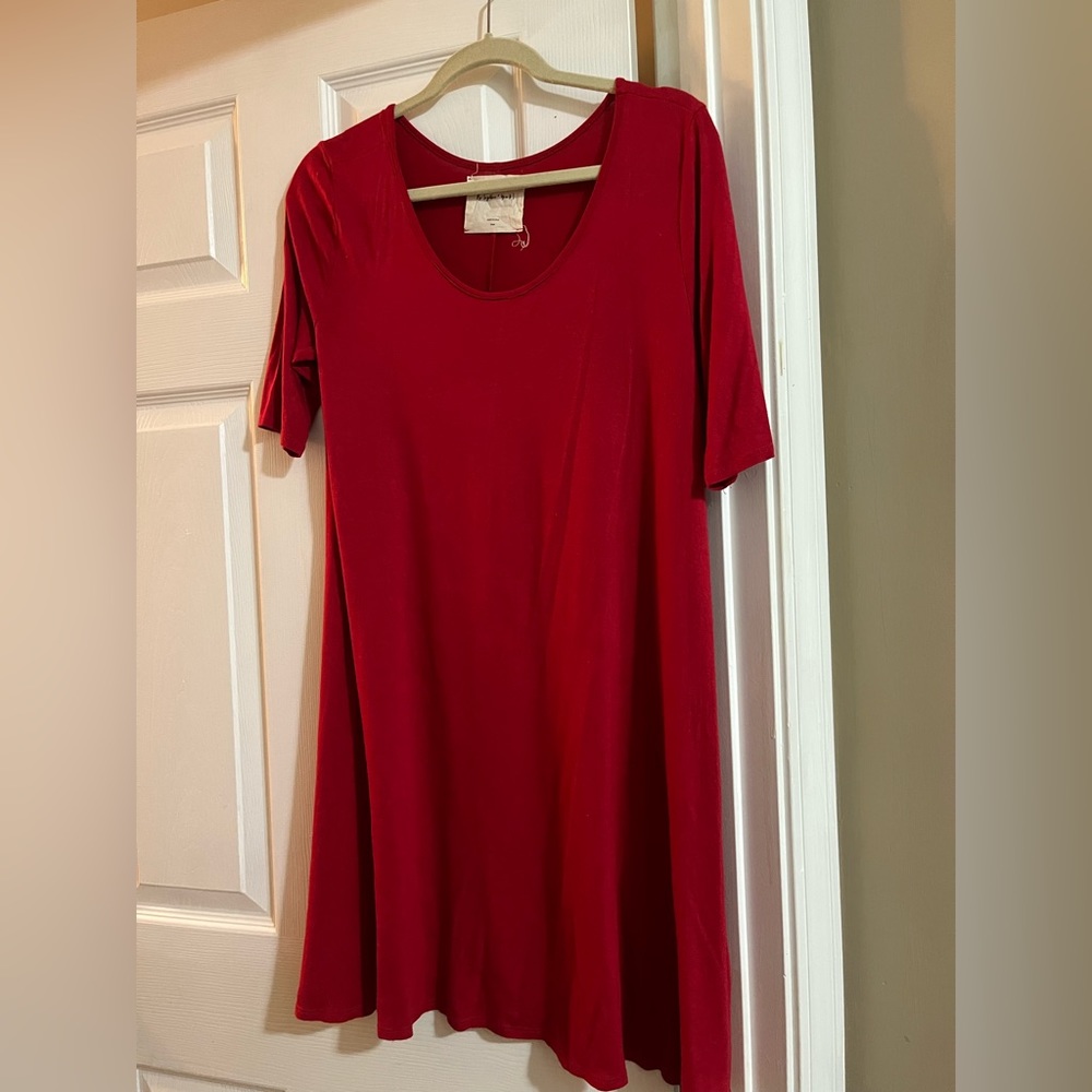 Red short sleeve dress